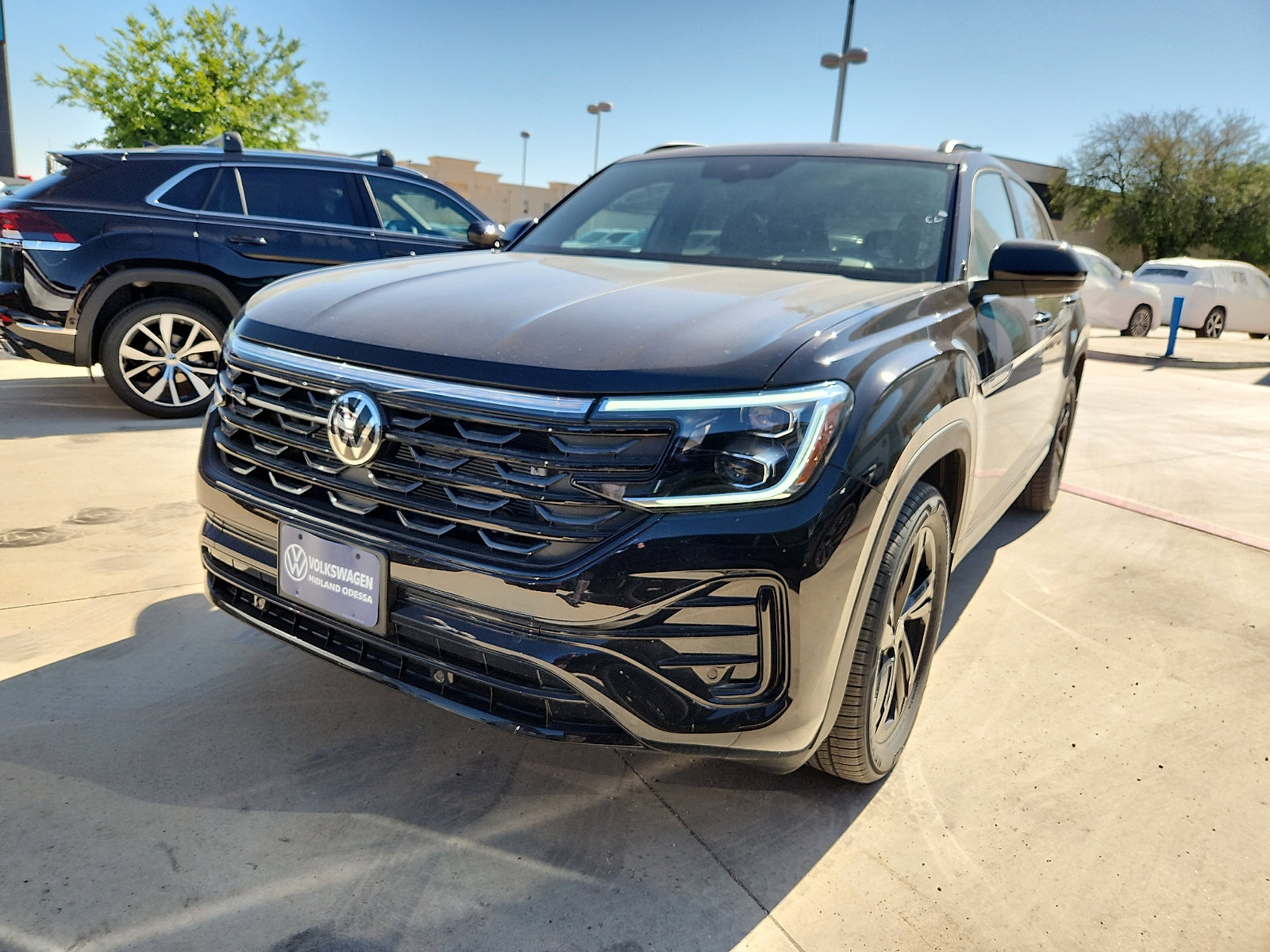 New 2026 Volkswagen Atlas Cross Sport SEL R-Line AWD/4WD video 3