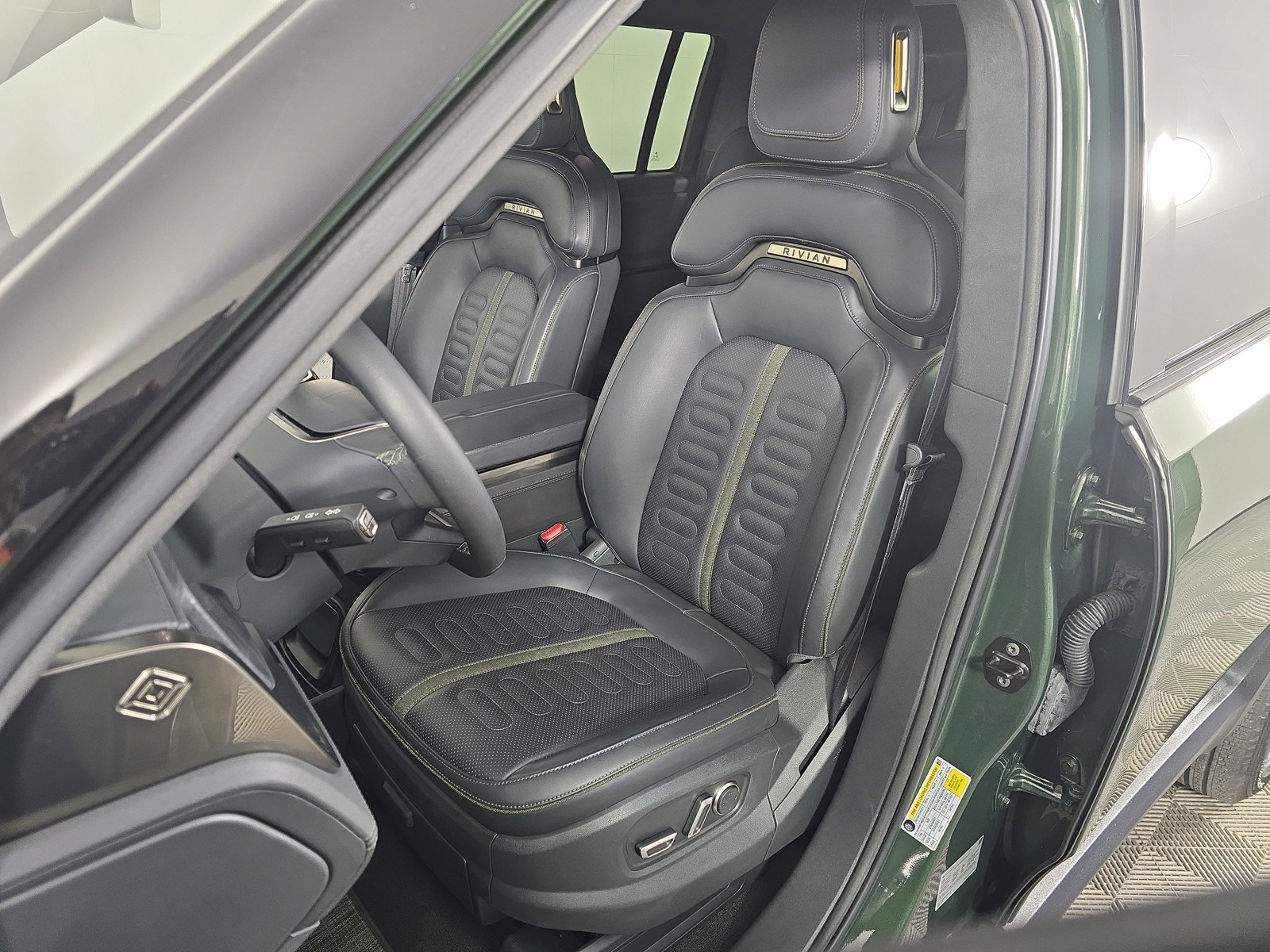 Used 2024 Rivian R1S Adventure AWD/4WD image 20