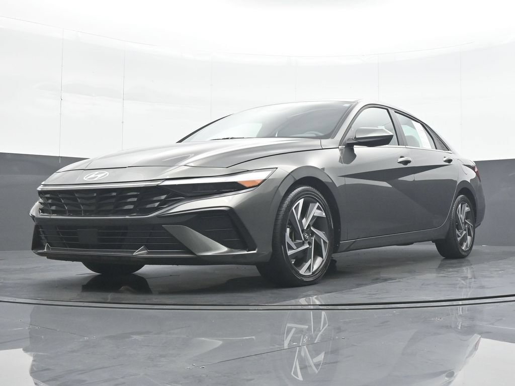 Used 2025 Hyundai Elantra SEL FWD image 25