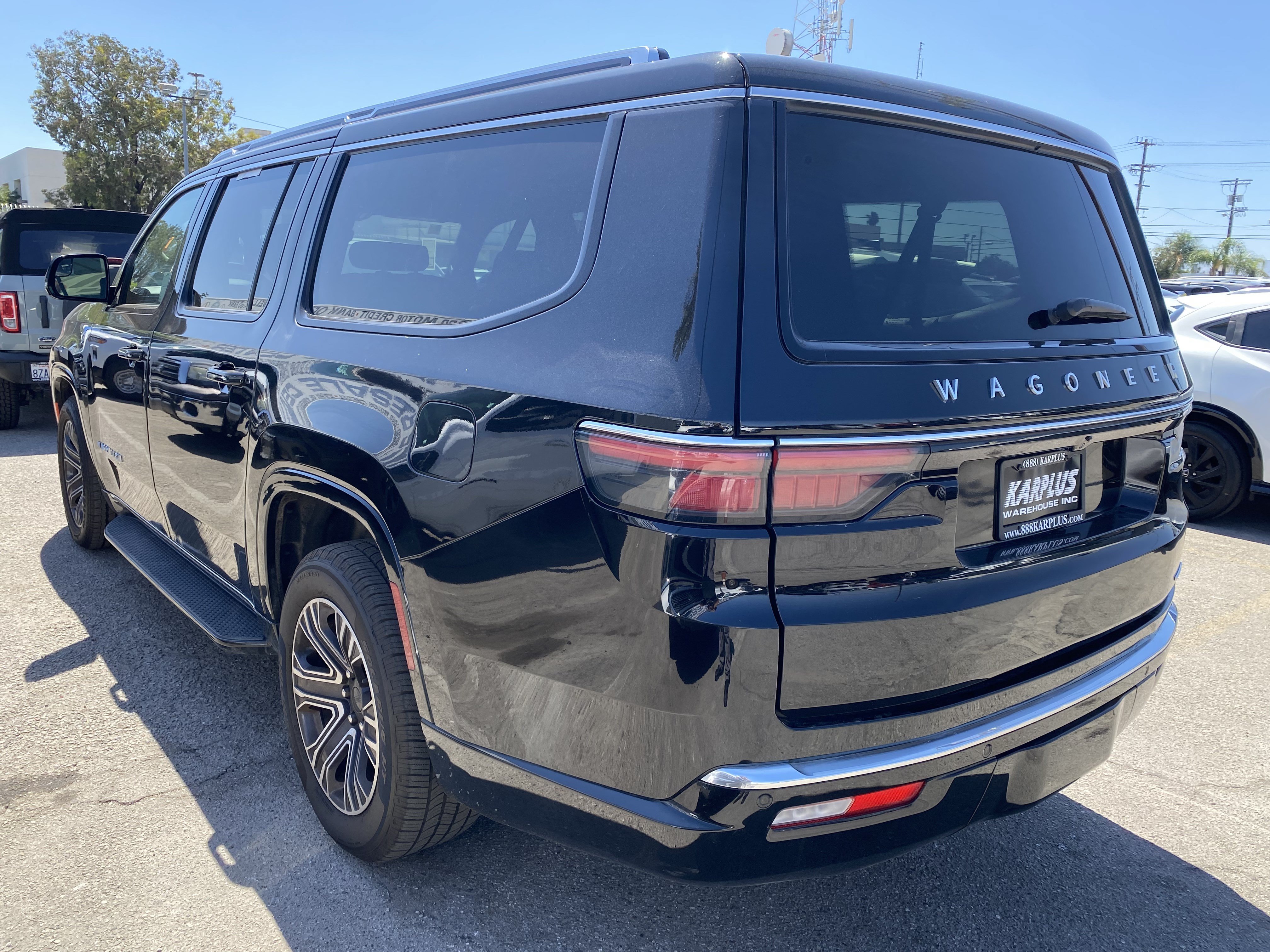 Used 2024 Jeep Wagoneer L Series II w/ Flexible Seating Group AWD/4WD image 10