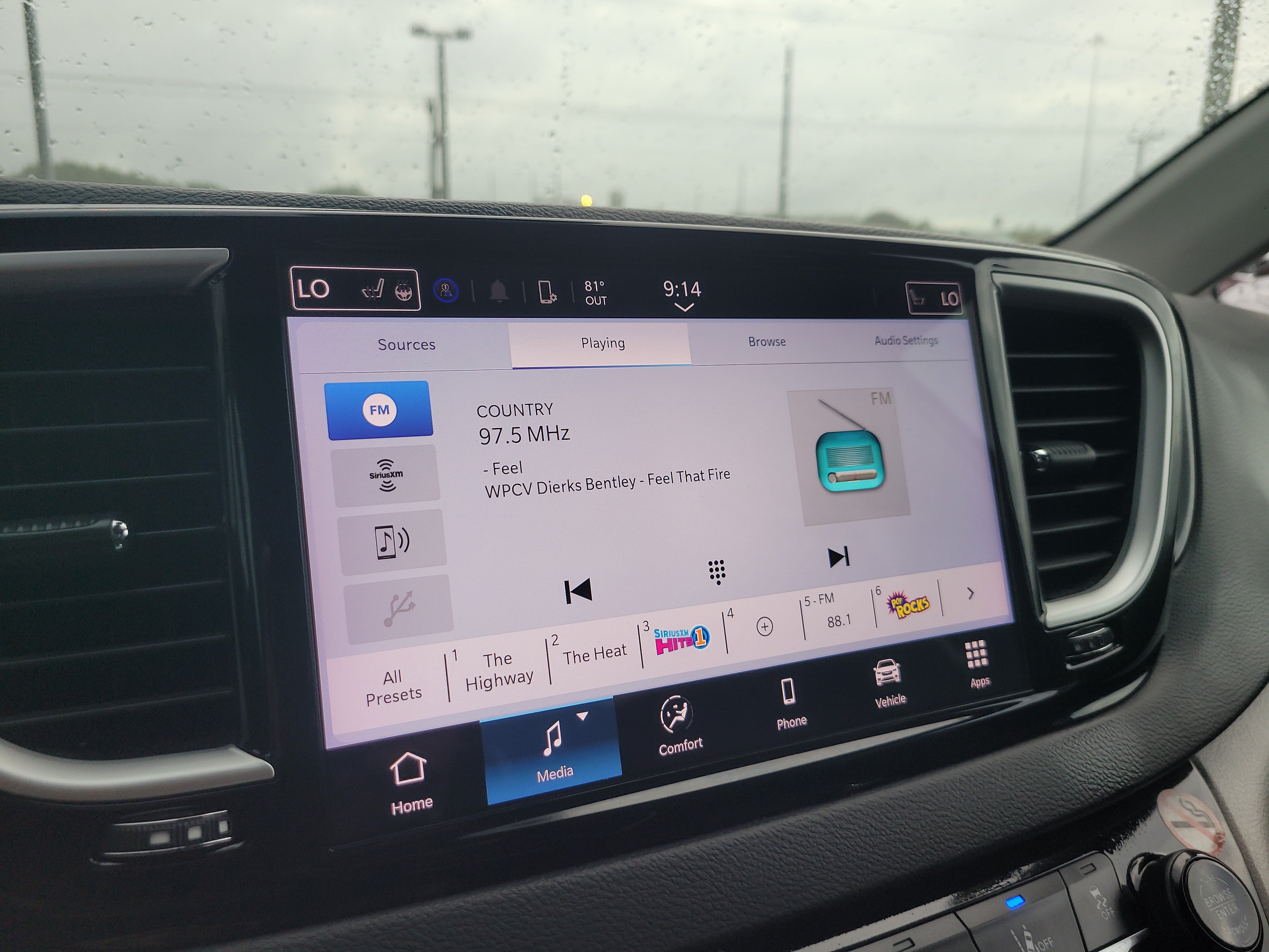 Used 2024 Chrysler Pacifica Touring-L FWD image 20