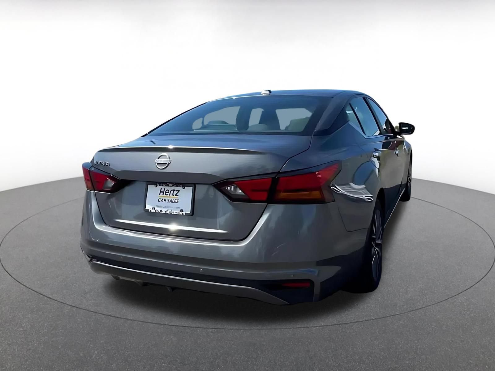 Used 2025 Nissan Altima 2.5 SV FWD image 13
