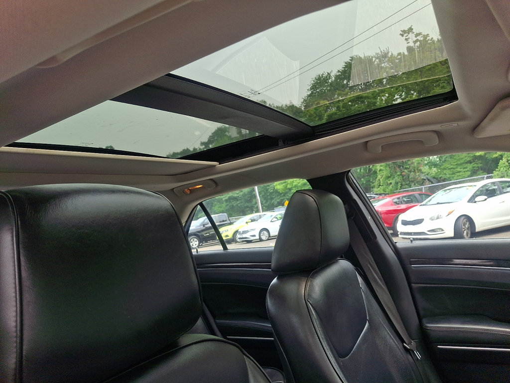 Used 2020 Chrysler 300 Limited AWD/4WD image 13