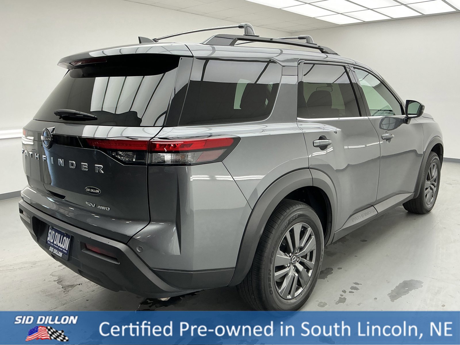 Used 2023 Nissan Pathfinder SV image 4