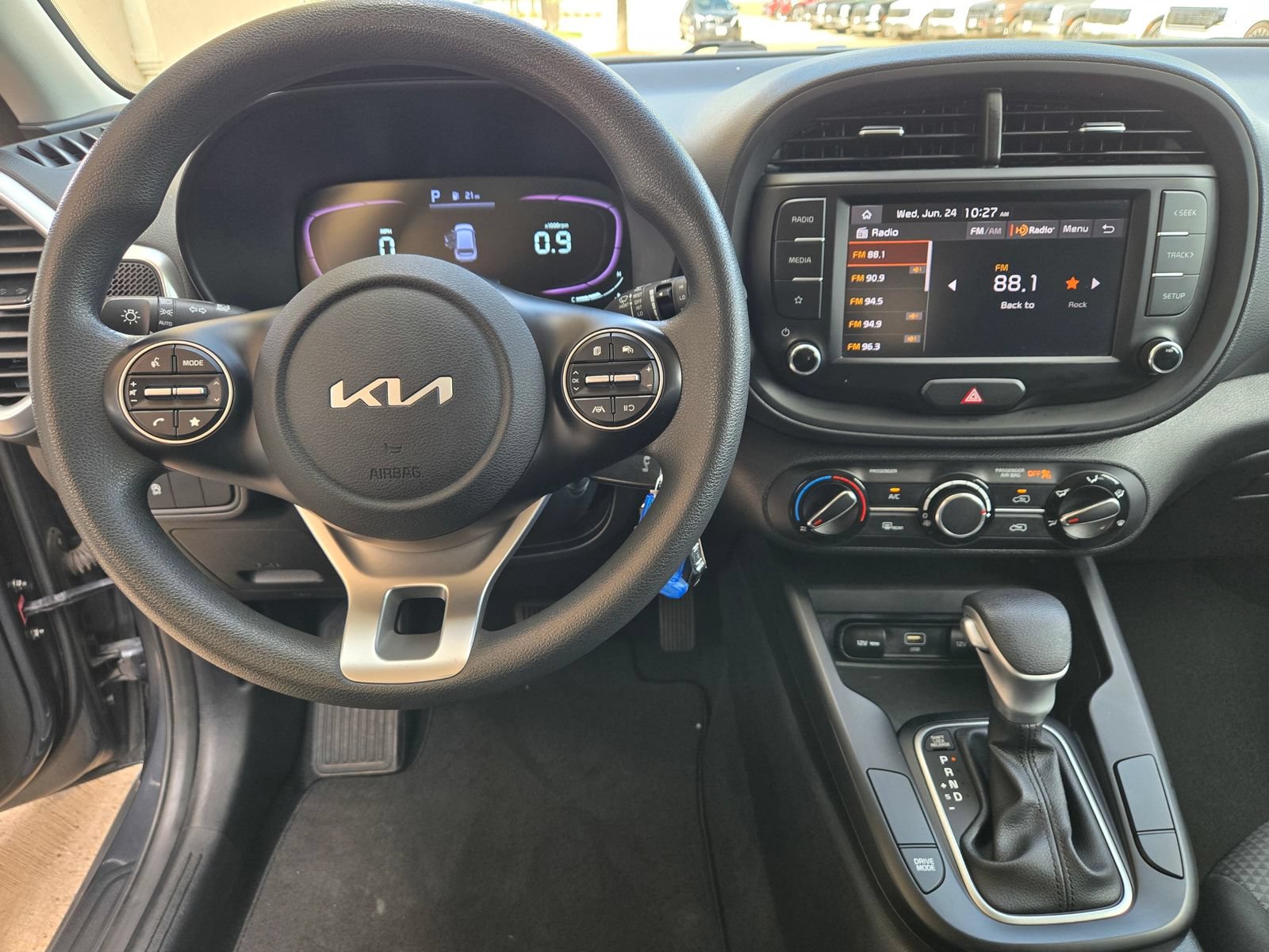 Used 2023 Kia Soul LX w/ Option Group 015 FWD image 10