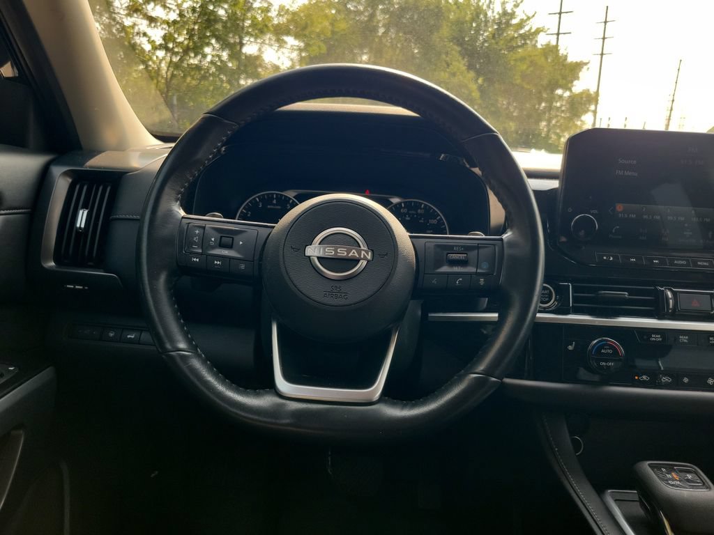 Used 2022 Nissan Pathfinder SL AWD/4WD image 15