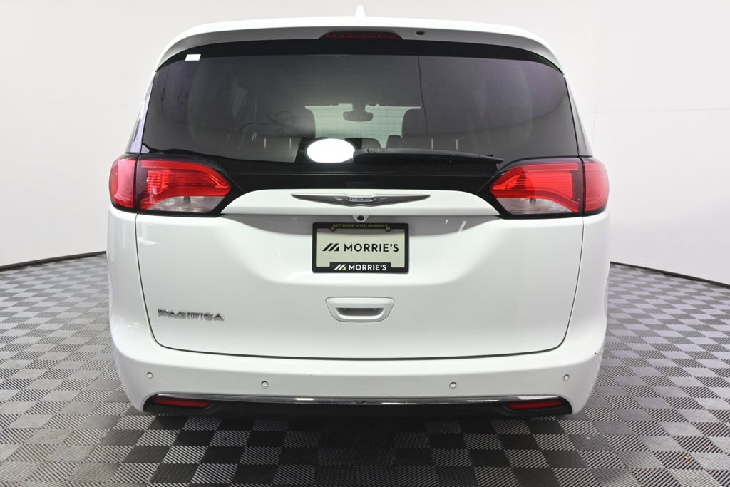 Used 2017 Chrysler Pacifica Touring-L Plus FWD image 5