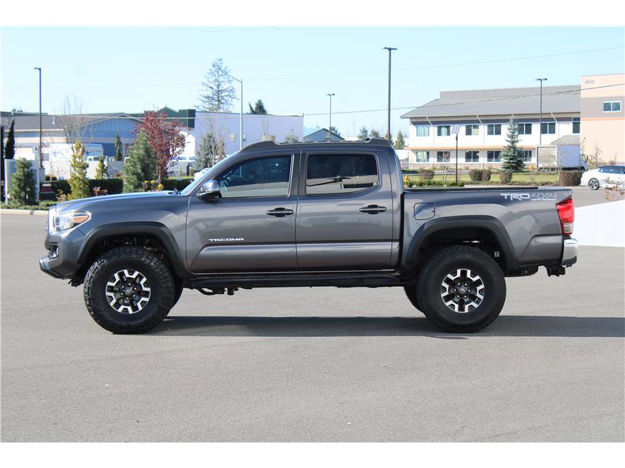 Used 2017 Toyota Tacoma TRD Off-Road w/ Tow Package image 2