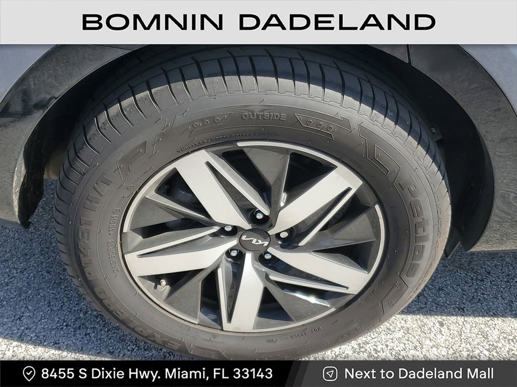 Used 2022 Kia Sorento S image 5