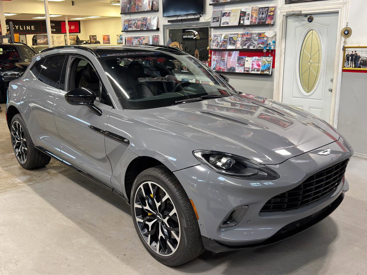 Used 2021 Aston Martin DBX image 3