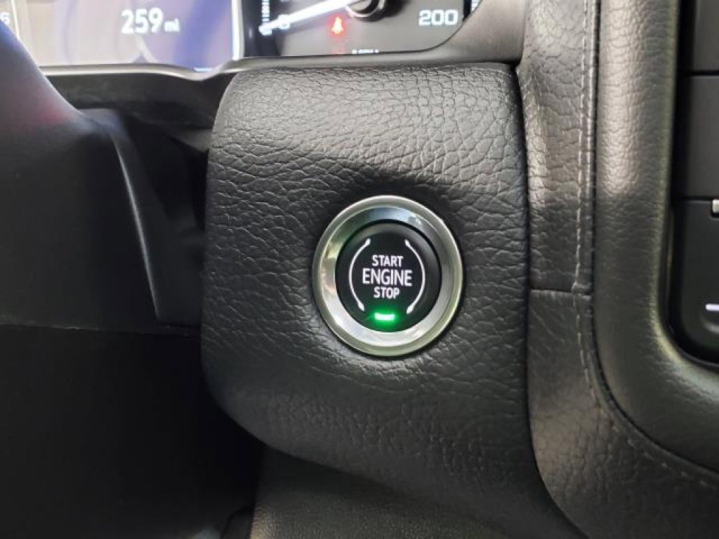 Used 2021 GMC Yukon Denali w/ Denali Premium Package image 33