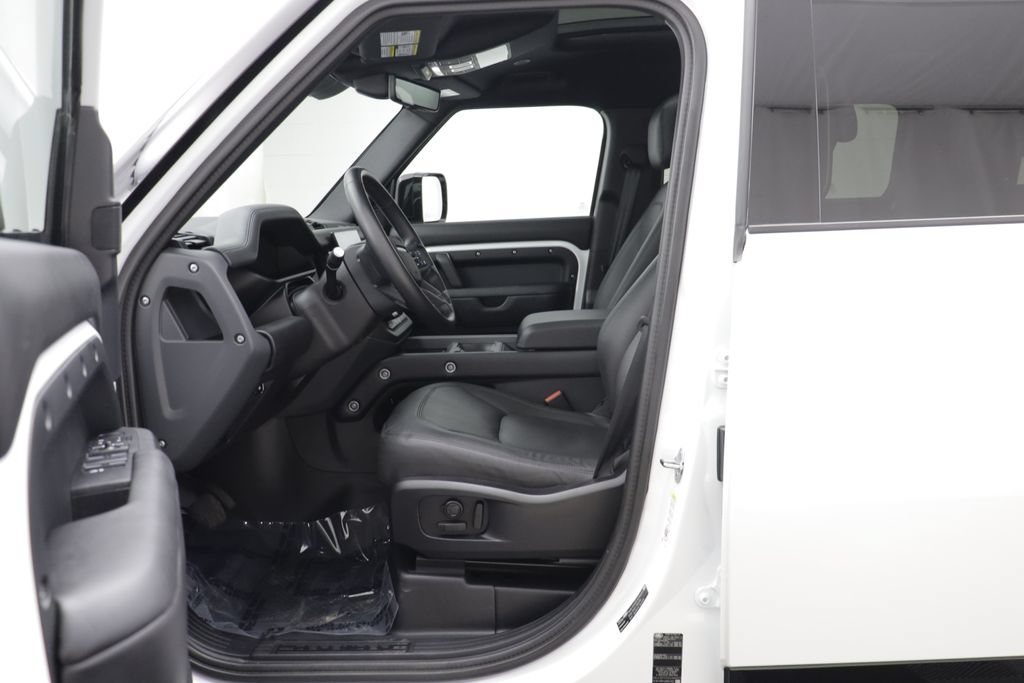 Certified 2025 Land Rover Defender 110 X-Dynamic SE AWD/4WD image 5