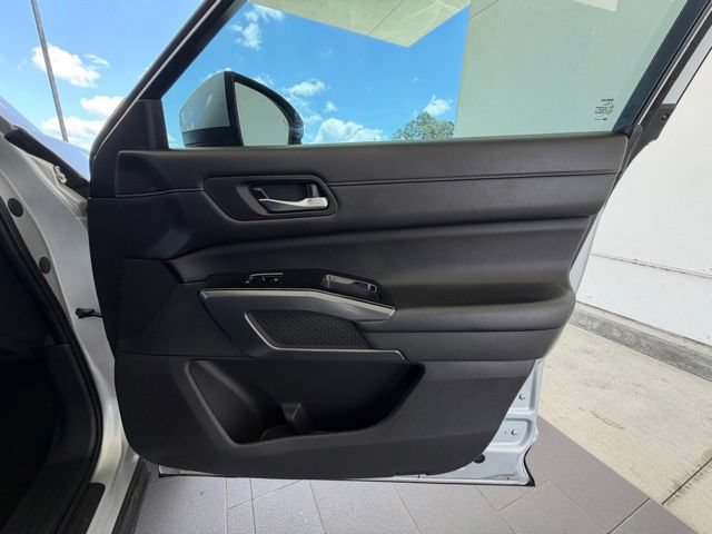 Used 2023 Nissan Pathfinder SL AWD/4WD image 37