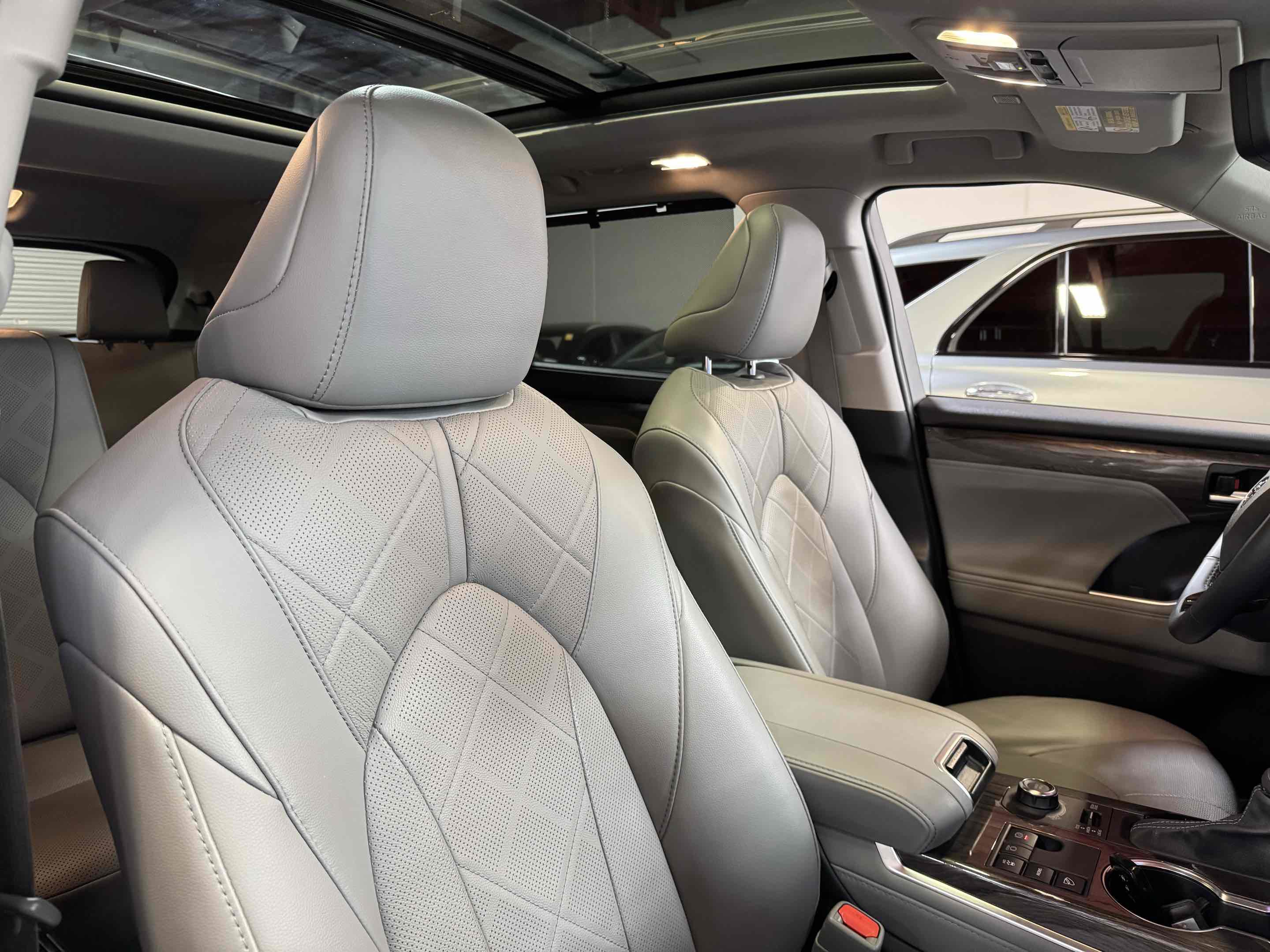 Used 2023 Toyota Highlander Platinum image 33