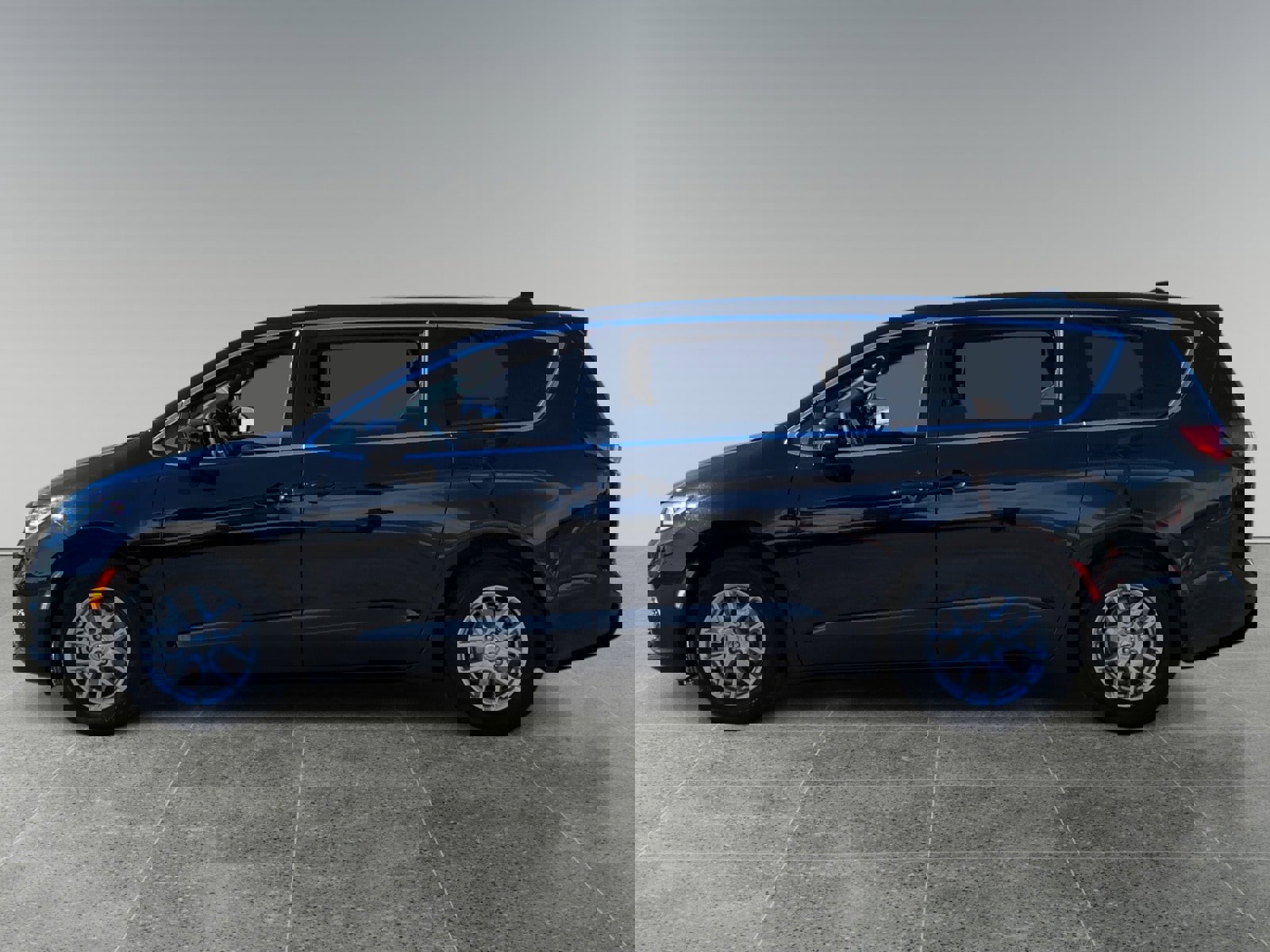 Used 2024 Chrysler Pacifica Touring image 2