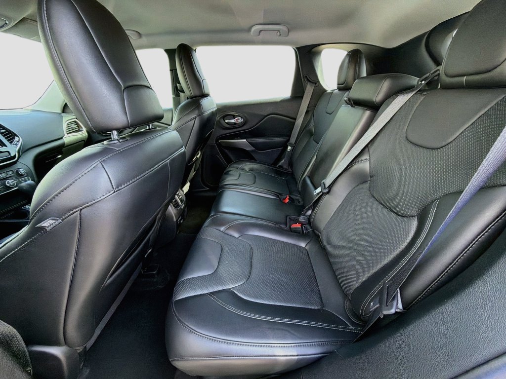 Used 2020 Jeep Cherokee Limited FWD image 23