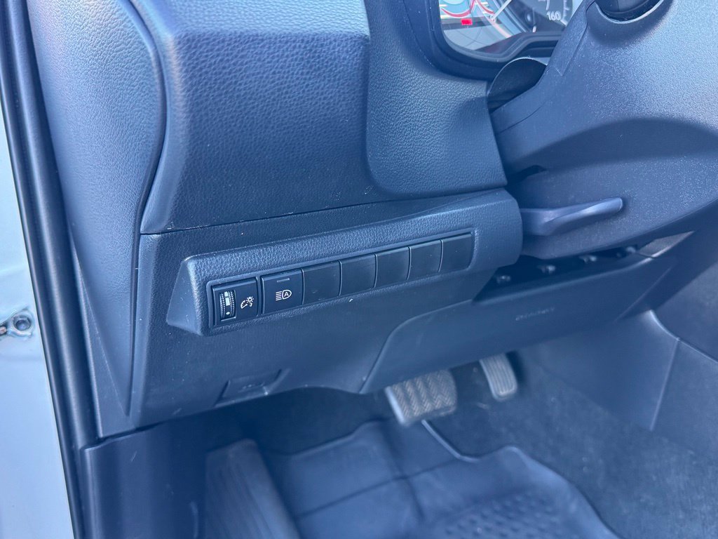 Used 2022 Toyota Corolla LE FWD image 35