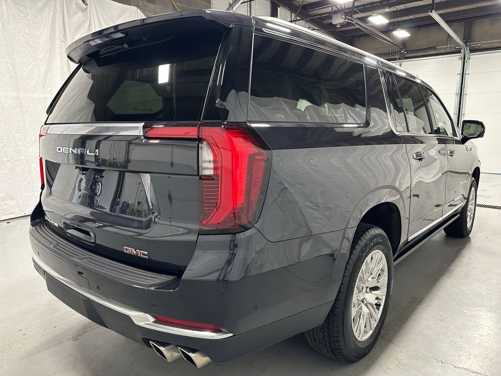 Used 2025 GMC Yukon XL Denali w/ Sun & Power Step Package AWD/4WD image 7