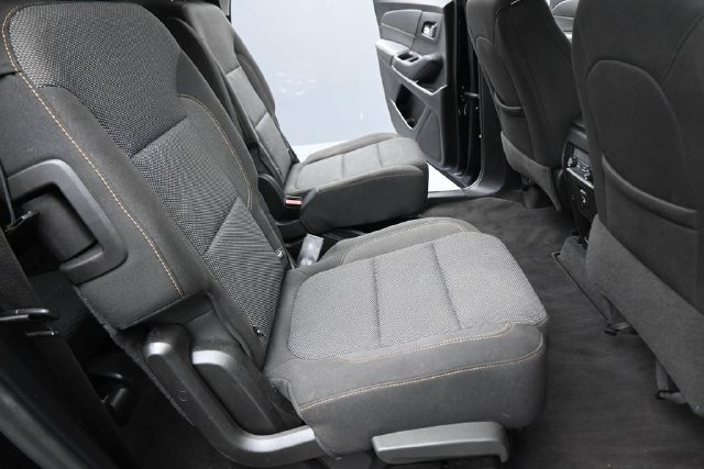 Used 2021 Chevrolet Traverse LT FWD image 24