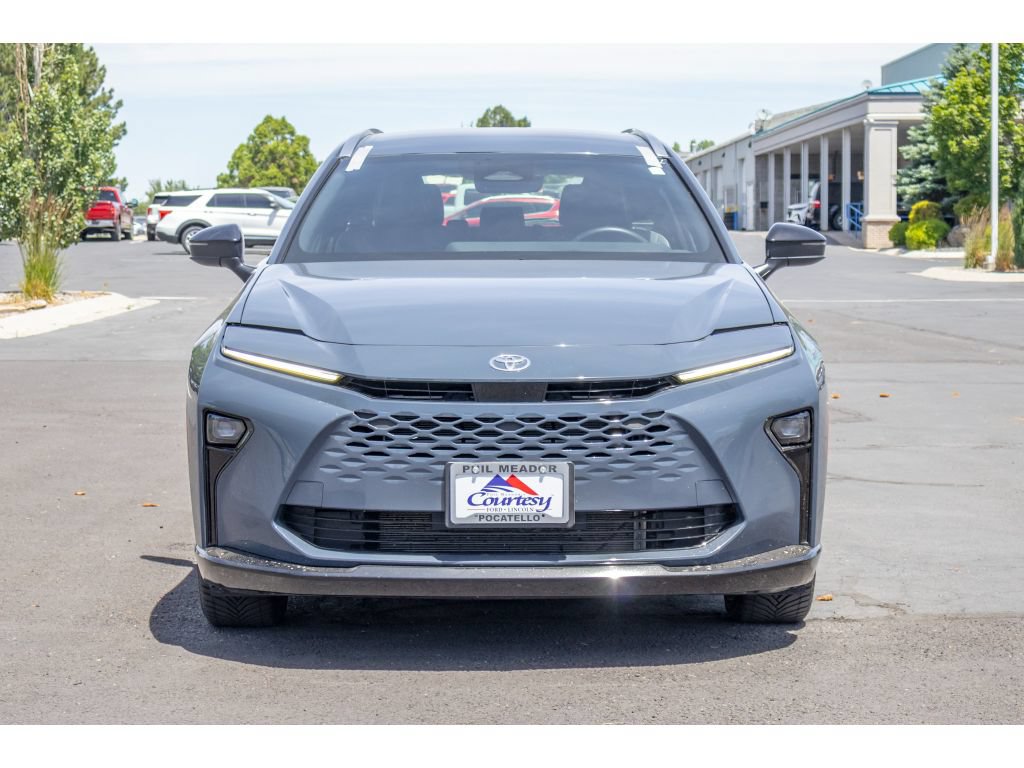Used 2025 Toyota Crown Signia w/ Tow-Hitch Package (TMS) AWD/4WD image 8