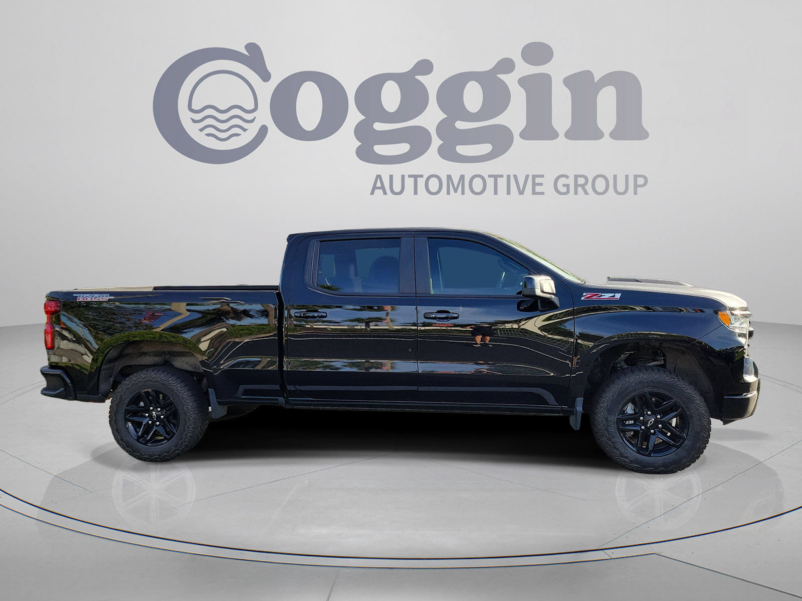 Used 2024 Chevrolet Silverado 1500 LT Trail Boss w/ Convenience Package II AWD/4WD image 4