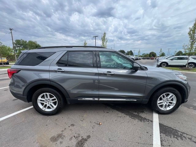 Used 2025 Ford Explorer Active AWD/4WD image 4