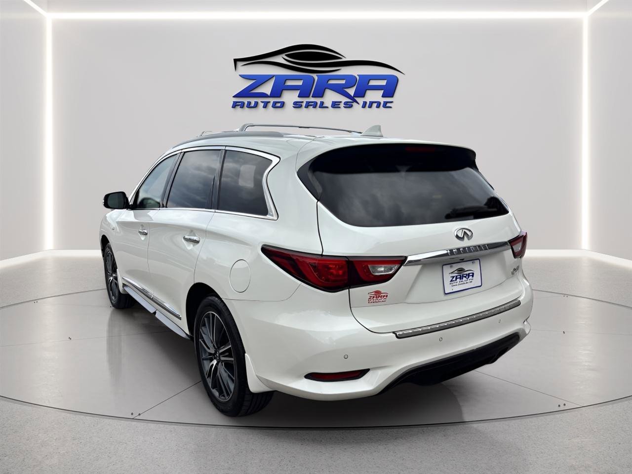 Used 2018 INFINITI QX60 Luxe w/ Deluxe Technology Package image 4