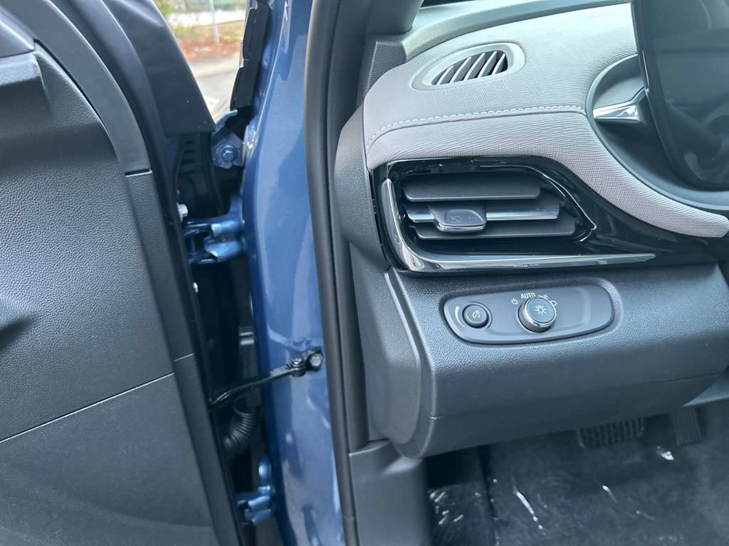 New 2025 Buick Envista Avenir image 14