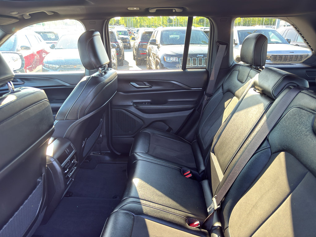 Used 2024 Jeep Grand Cherokee Altitude AWD/4WD image 32