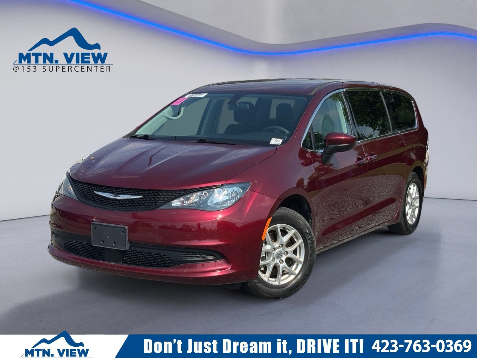 Used 2022 Chrysler Voyager LX FWD image 1