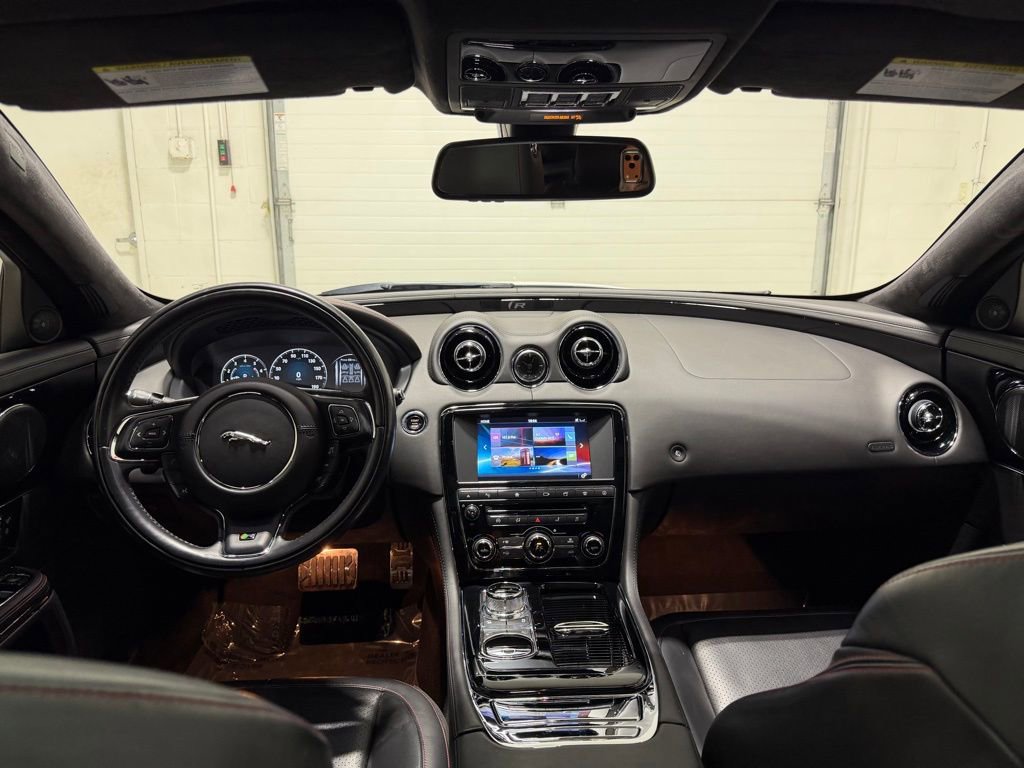 Used 2016 Jaguar XJ RWD image 35