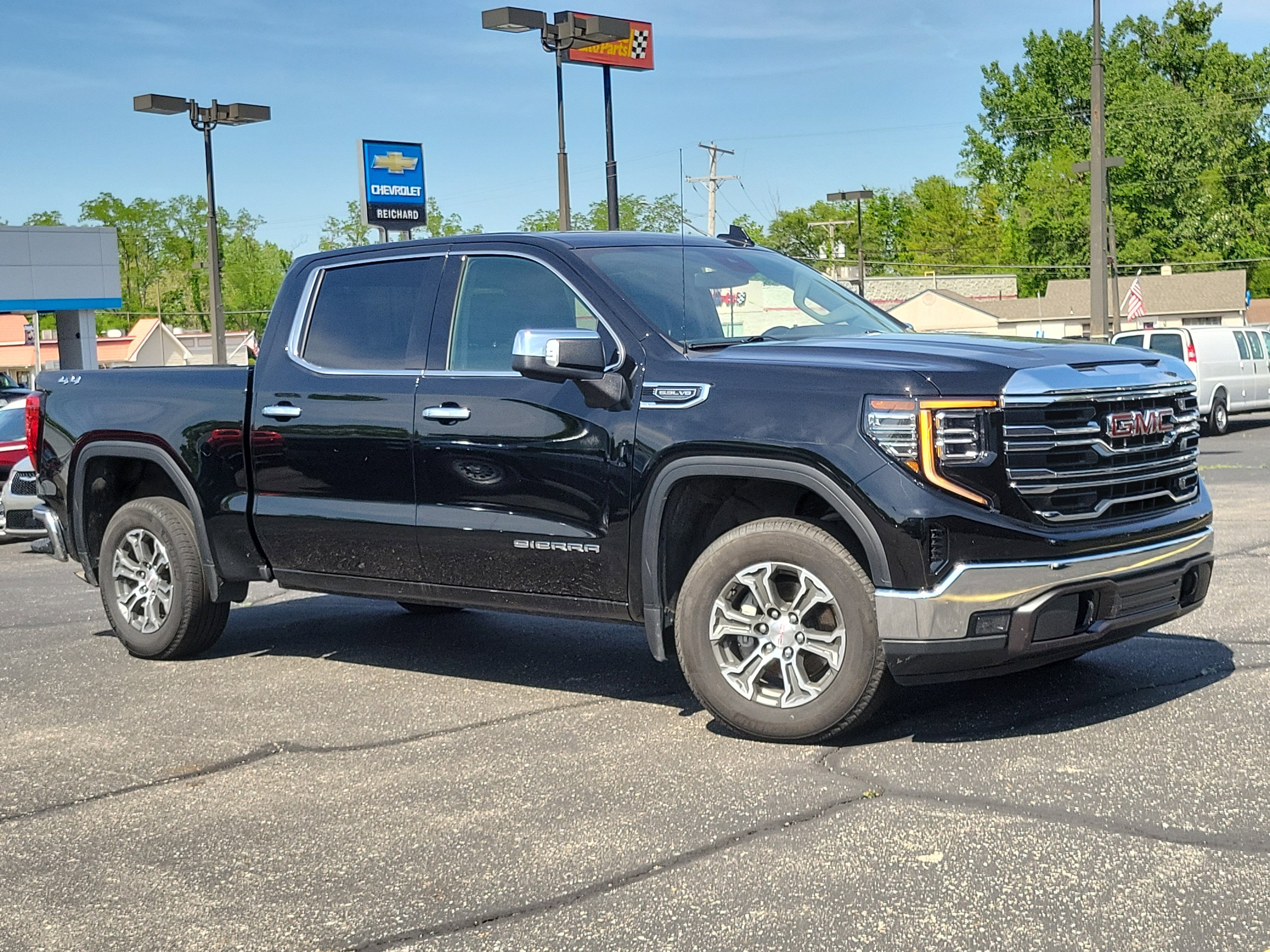Used 2025 GMC Sierra 1500 SLT AWD/4WD image 31