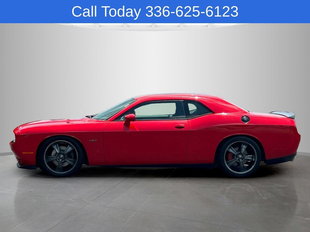 Used 2016 Dodge Challenger R/T RWD image 3