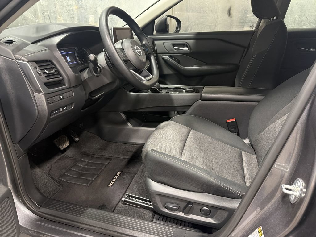Used 2024 Nissan Rogue SV image 5