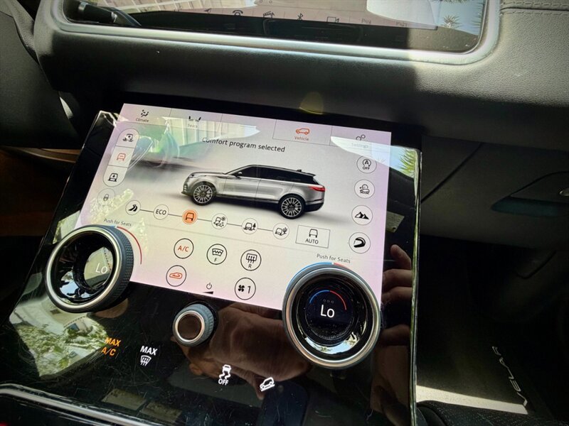 Used 2019 Land Rover Range Rover Velar R-Dynamic HSE AWD/4WD image 36