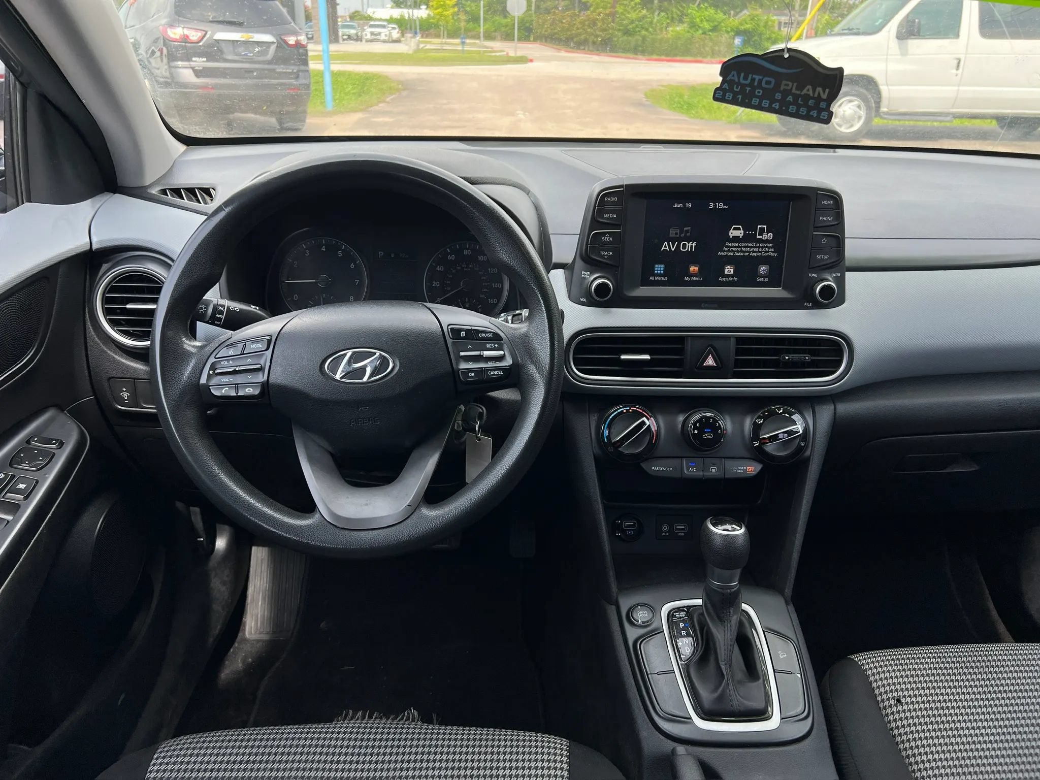 Used 2019 Hyundai Kona SE FWD image 17