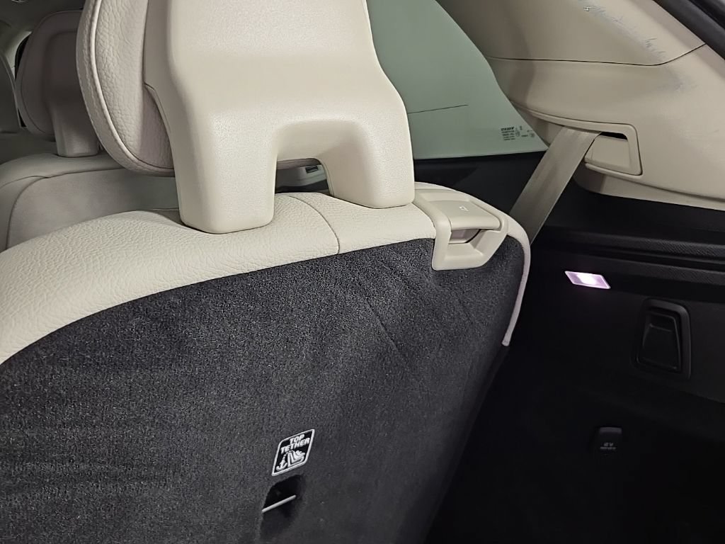 Certified 2024 Volvo XC90 T8 Plus AWD/4WD image 15