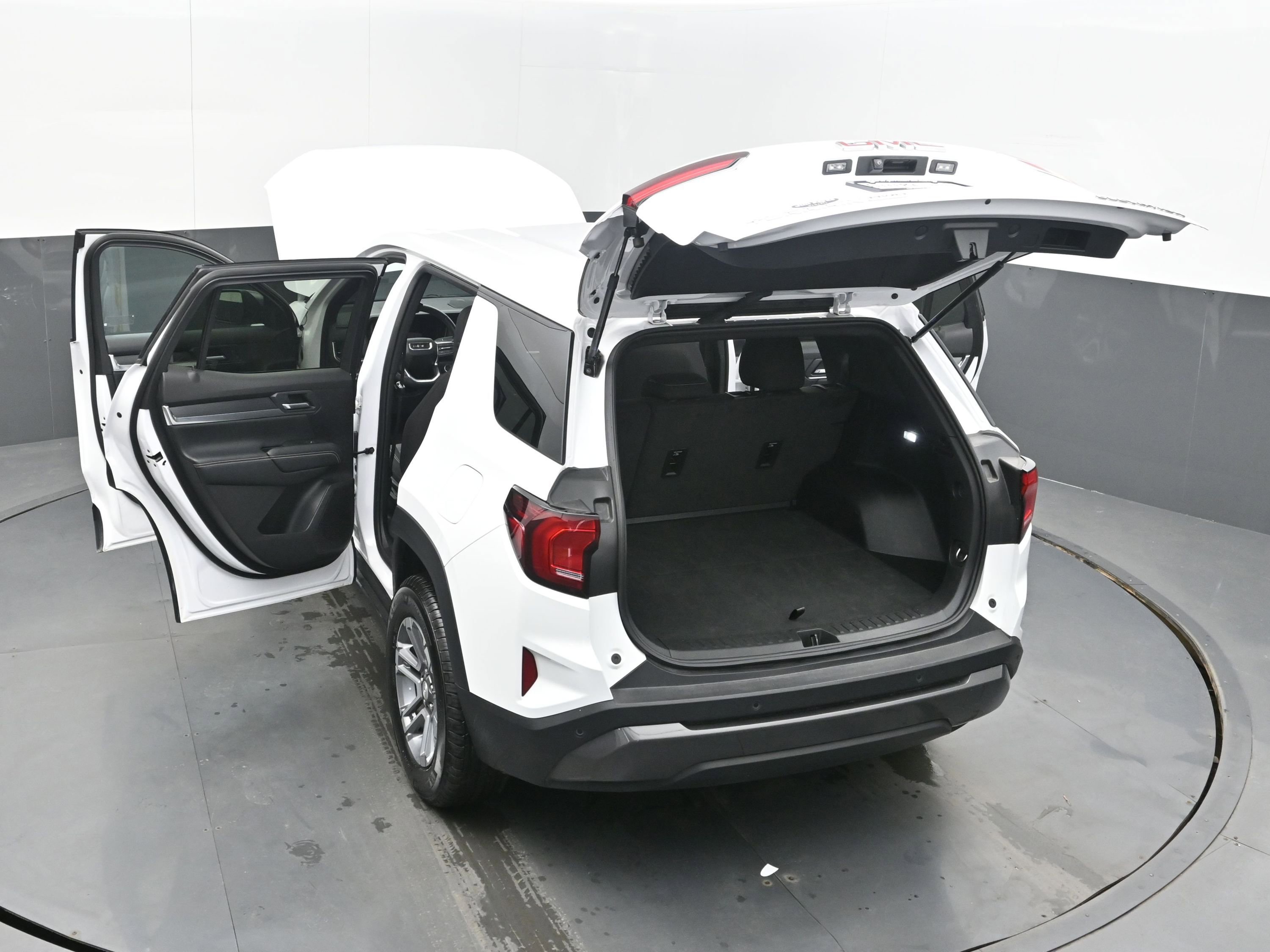 Used 2025 GMC Terrain Elevation image 32