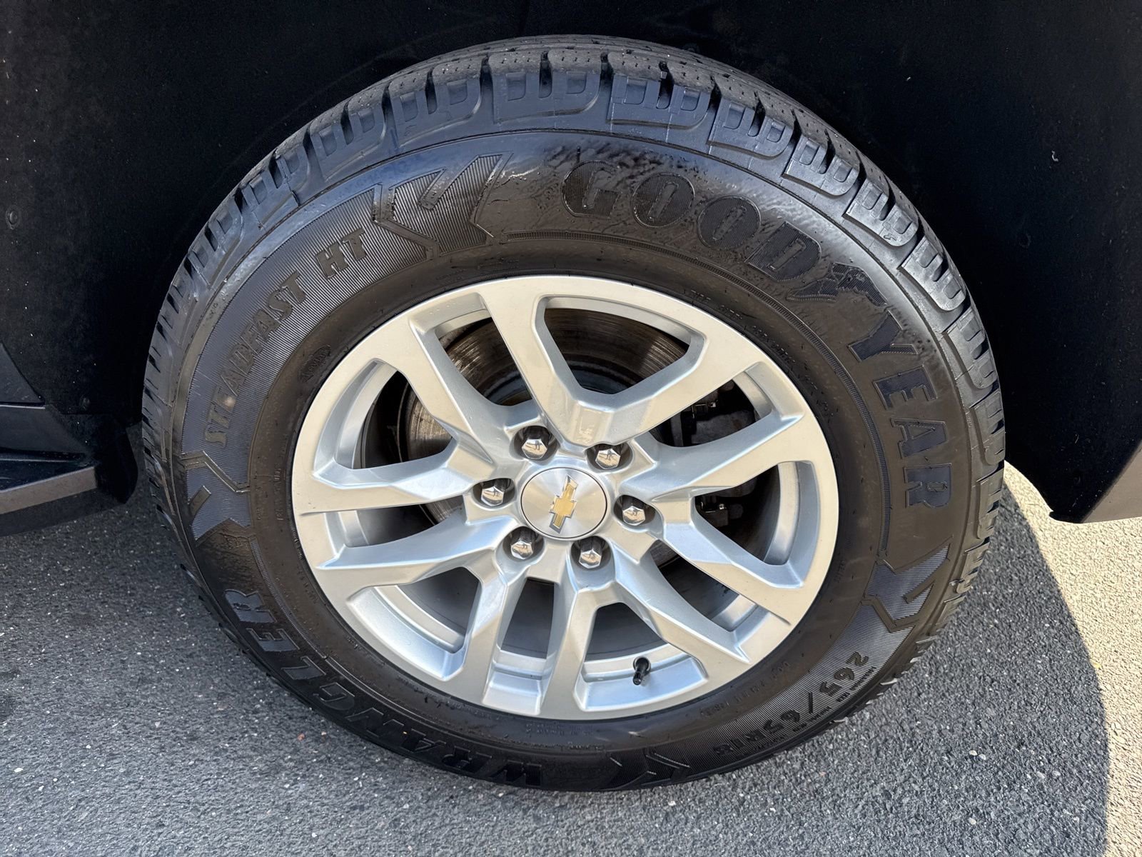 Used 2021 Chevrolet Suburban LT w/ Rear Media and Nav Package AWD/4WD image 10