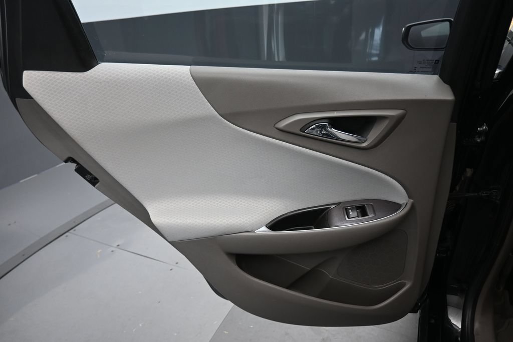 Used 2017 Chevrolet Malibu LT FWD image 28