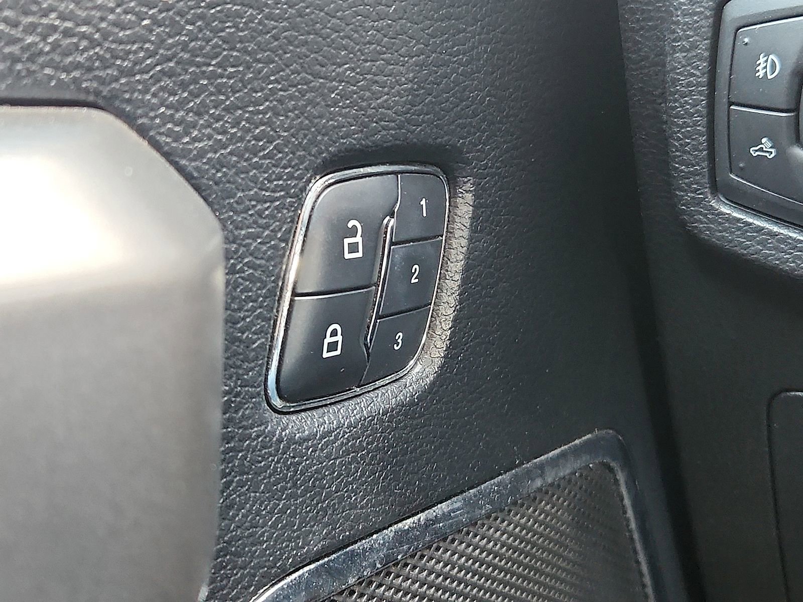 Used 2016 Ford F150 Platinum w/ Equipment Group 701A Luxury AWD/4WD image 14