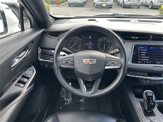 Used 2022 Cadillac XT4 Luxury w/ Cold Weather Package image 14