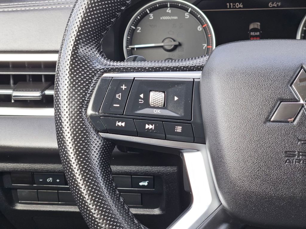 Used 2025 Mitsubishi Outlander SE image 23