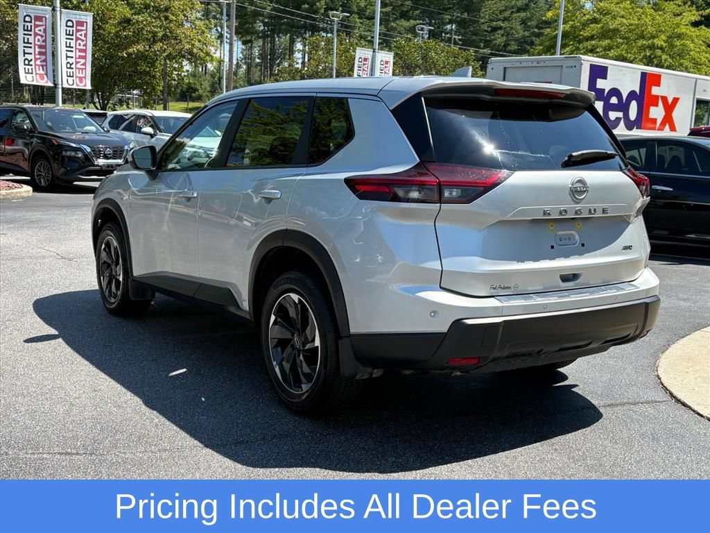 Used 2025 Nissan Rogue SV AWD/4WD image 6