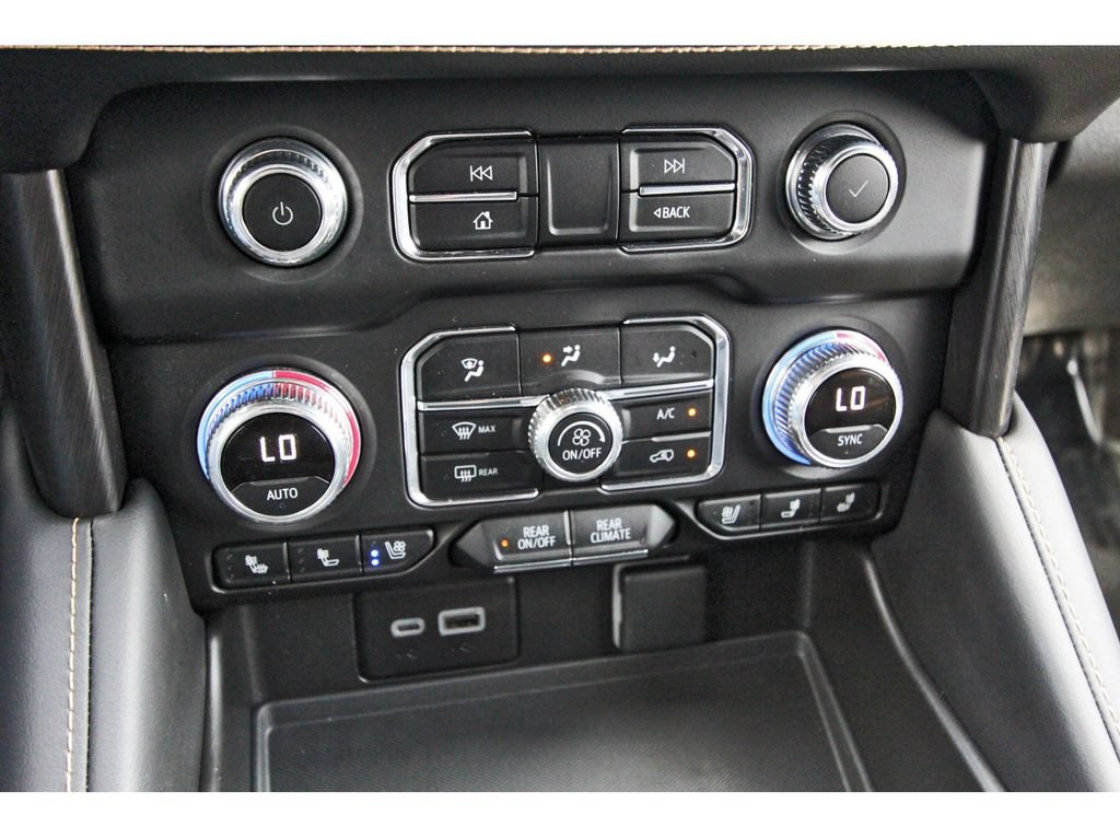 Used 2024 GMC Yukon AT4 w/ AT4 Premium Package AWD/4WD image 30
