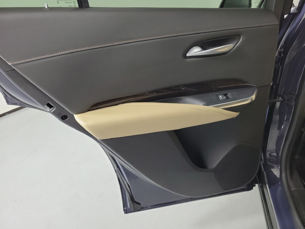 Used 2025 Cadillac XT4 Premium Luxury FWD image 14