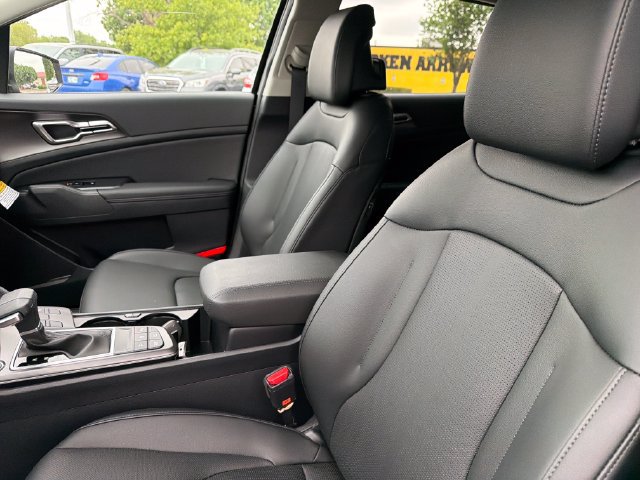 Certified 2026 Kia Sportage EX w/ EX Panorama Roof Package FWD image 19