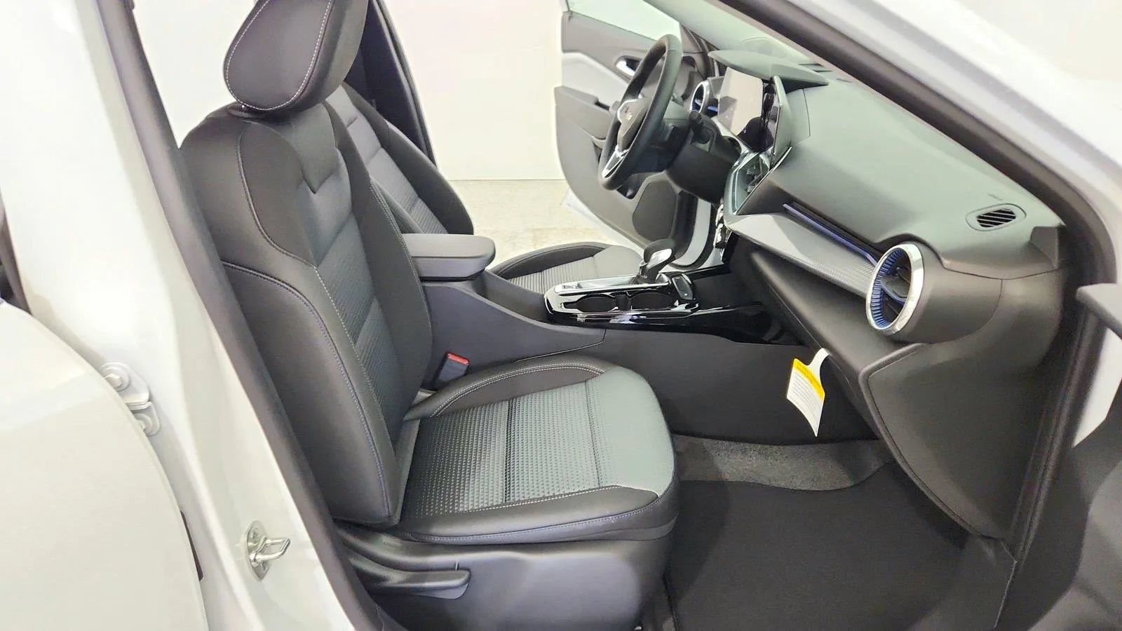 New 2026 Chevrolet Trax LT w/ Driver Confidence Package FWD image 29