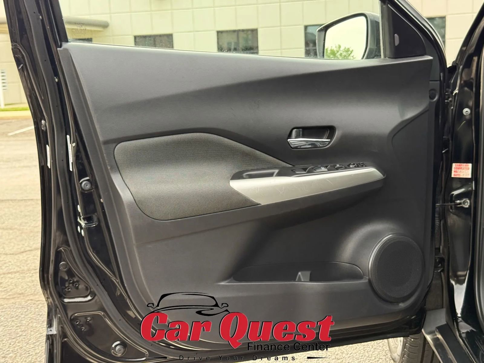 Used 2020 Nissan Kicks SV image 11