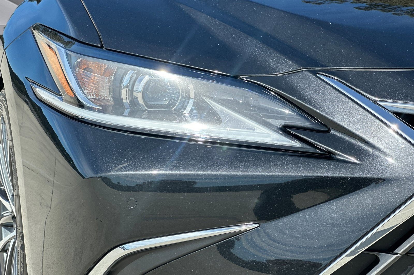 Used 2025 Lexus ES 300h w/ Premium Package image 10